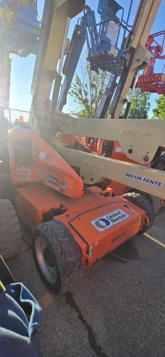 2016 JLG E450AJ Articulating Boom Lift