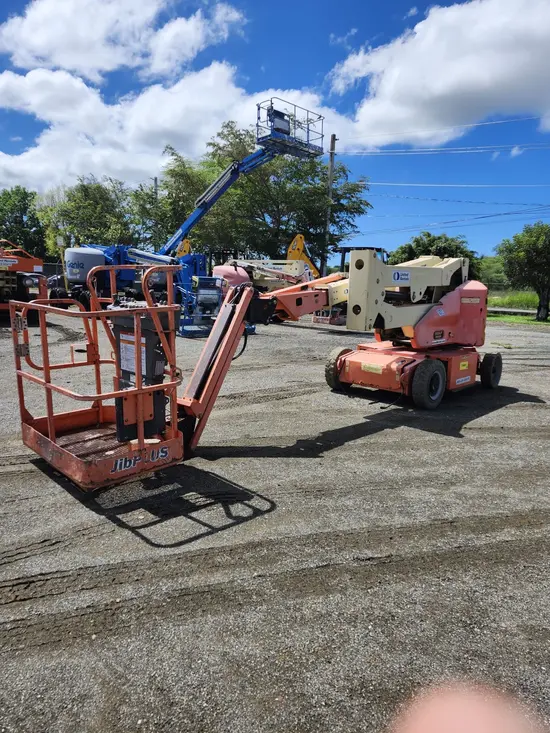 2016 JLG E400AJPN Articulating Boom Lift