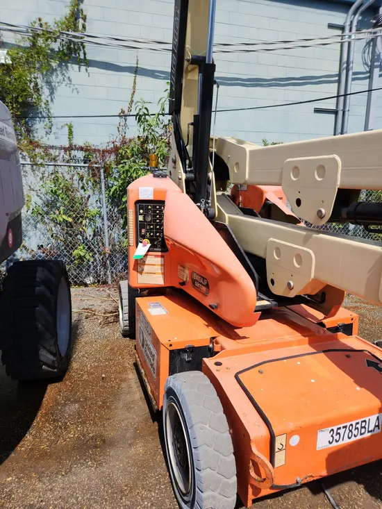 2016 JLG E400AJPN Articulating Boom Lift
