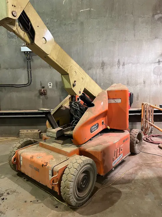 2013 JLG E400AJPN Articulating Boom Lift