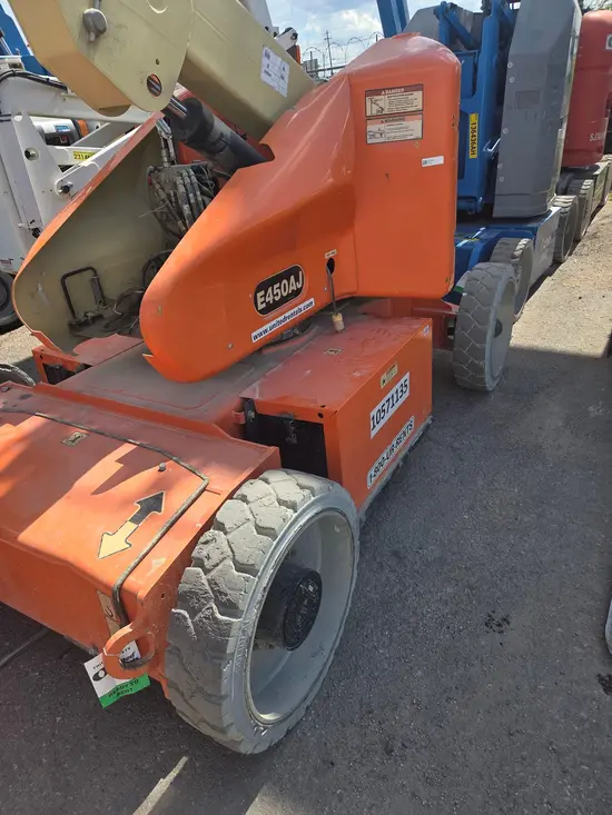 2017 JLG E450AJ Articulating Boom Lift