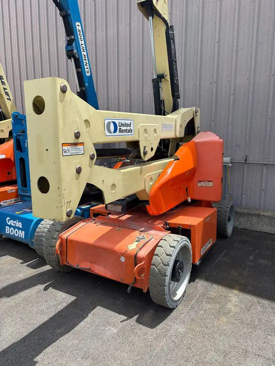 2017 JLG E400AN Articulating Boom Lift