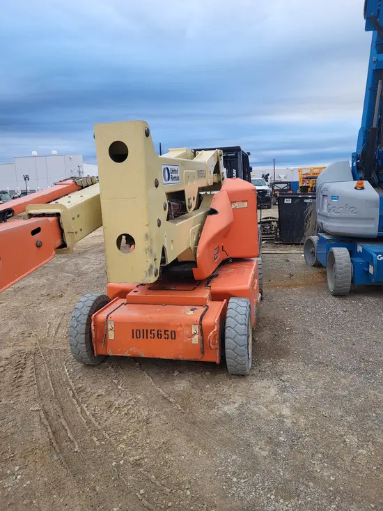 2013 JLG E400AJPN Articulating Boom Lift