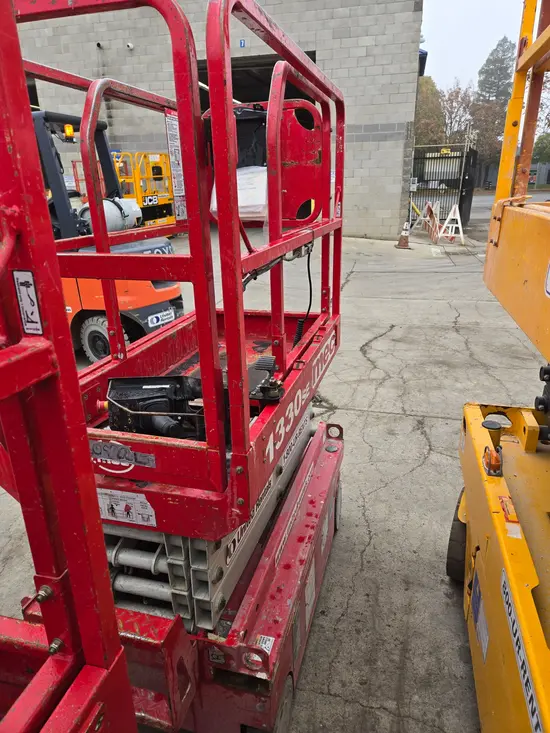2017 MEC 1330SE Scissor Lift