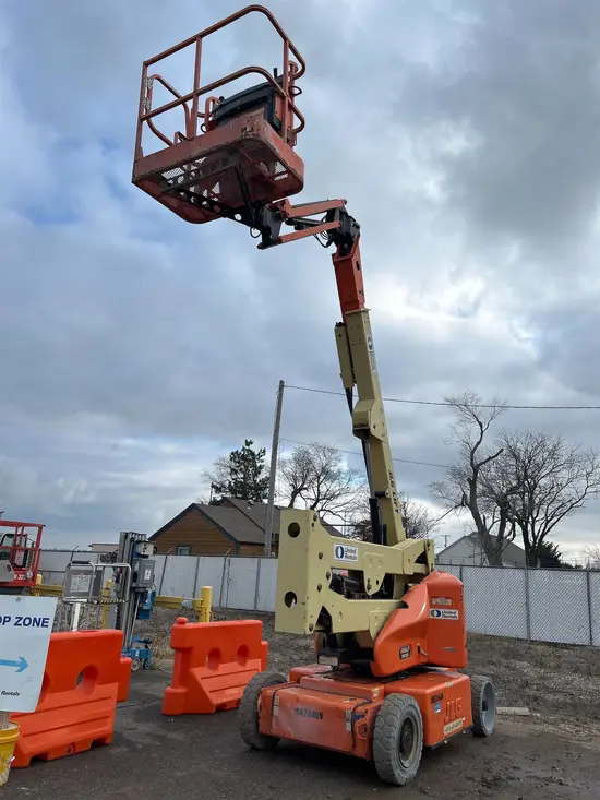 2012 JLG E400AJPN Articulating Boom Lift