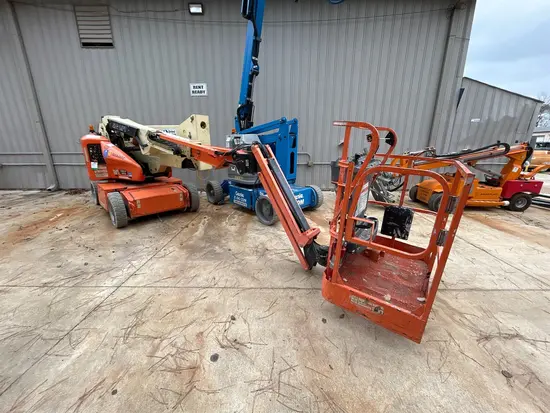 2016 JLG E400AJPN Articulating Boom Lift
