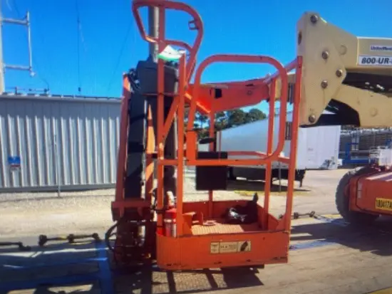 2016 JLG E400AJPN Articulating Boom Lift