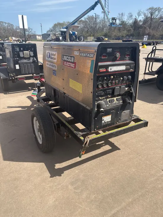 2020 Lincoln Electric VANTAGE 322 Welder