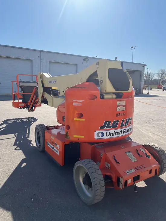 2016 JLG E400AJPN Articulating Boom Lift