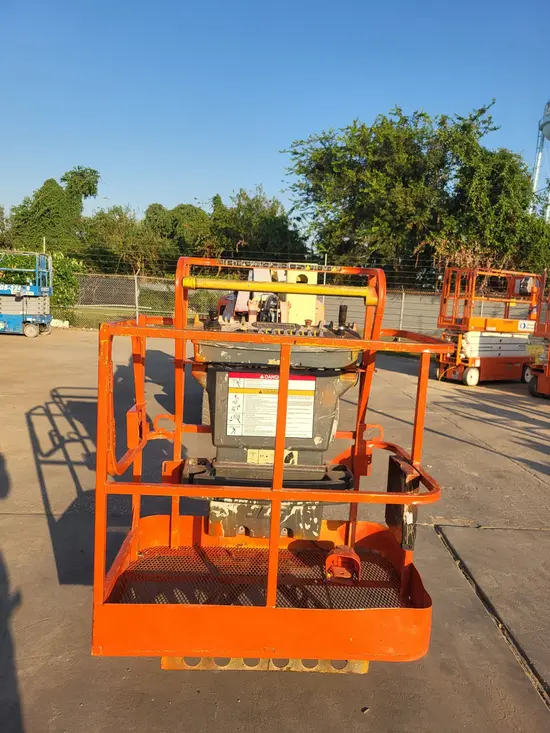 2017 JLG E400AJPN Articulating Boom Lift
