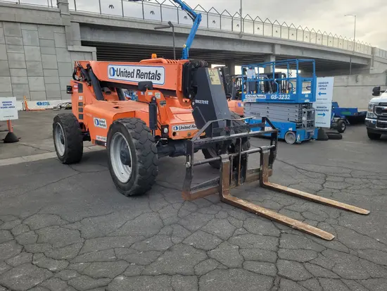 2017 SKYTRAK 8042 Forklift