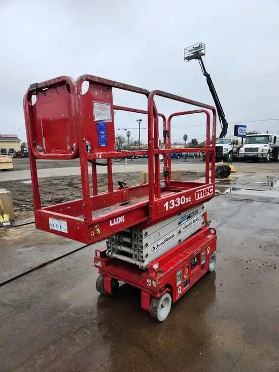2017 MEC 1330SE Scissor Lift