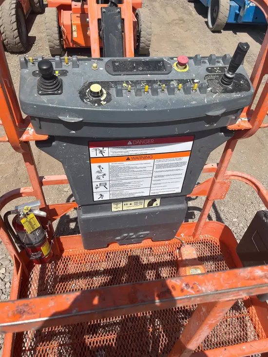 2014 JLG E400AJPN Articulating Boom Lift