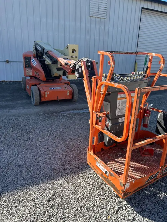 2016 JLG E400AJPN Articulating Boom Lift