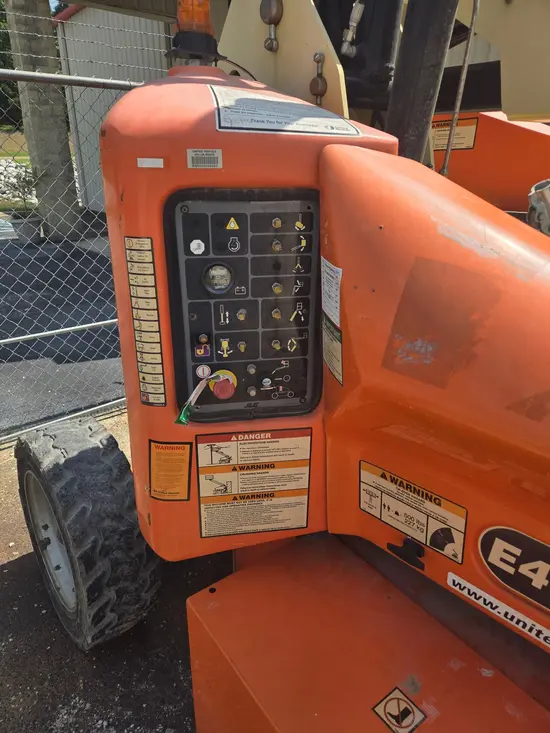 2015 JLG E450AJ Articulating Boom Lift