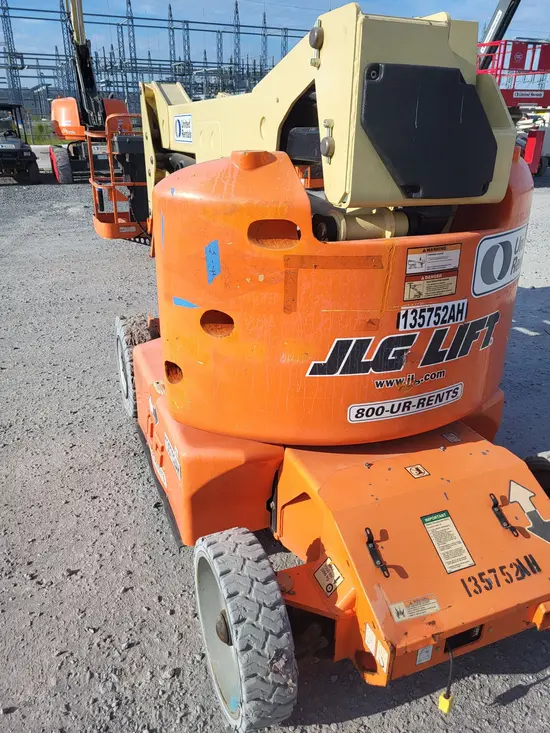 2014 JLG E400AJPN Articulating Boom Lift