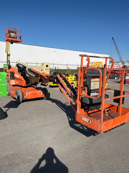 2016 JLG E400AJPN Articulating Boom Lift