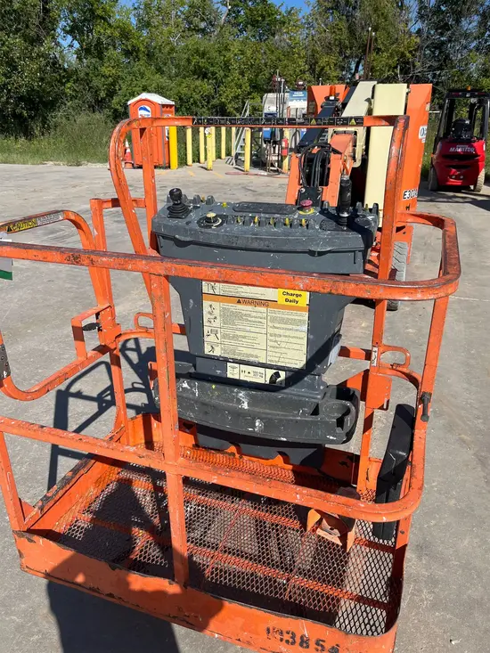 2015 JLG E300AJP Articulating Boom Lift