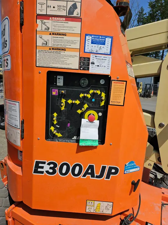2018 JLG E300AJP Articulating Boom Lift