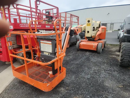 2016 JLG E400AJPN Articulating Boom Lift
