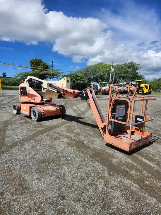 2016 JLG E400AJPN Articulating Boom Lift