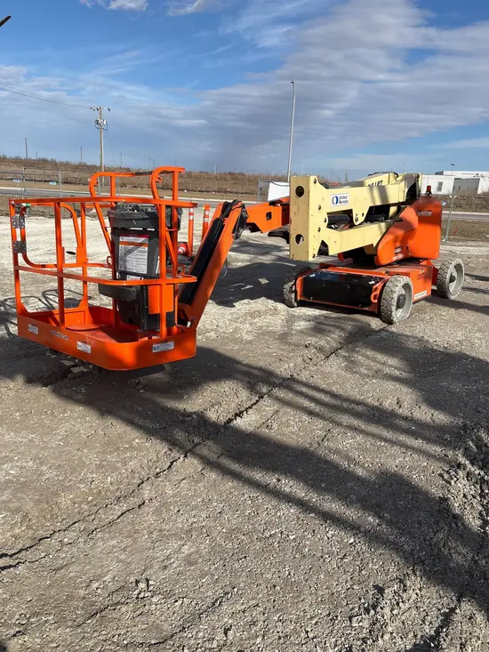 2016 JLG E450AJ Articulating Boom Lift
