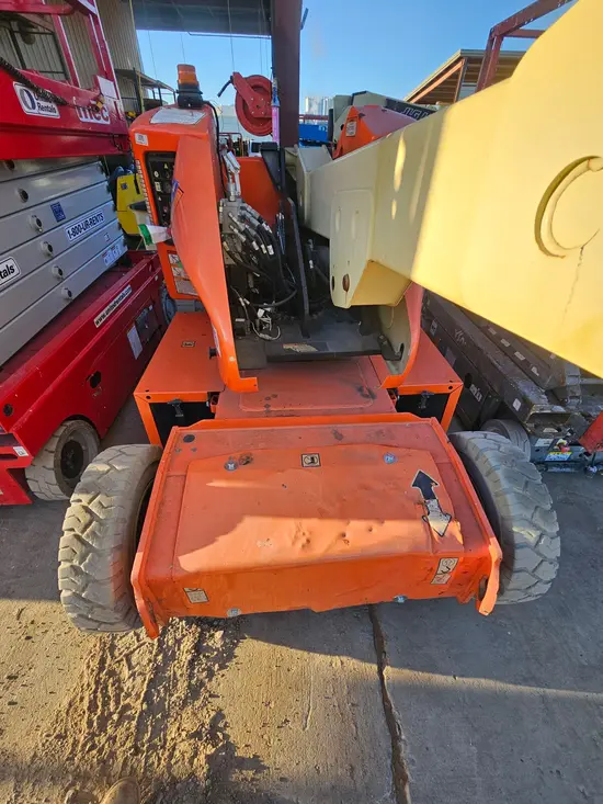 2016 JLG E400AJPN Articulating Boom Lift