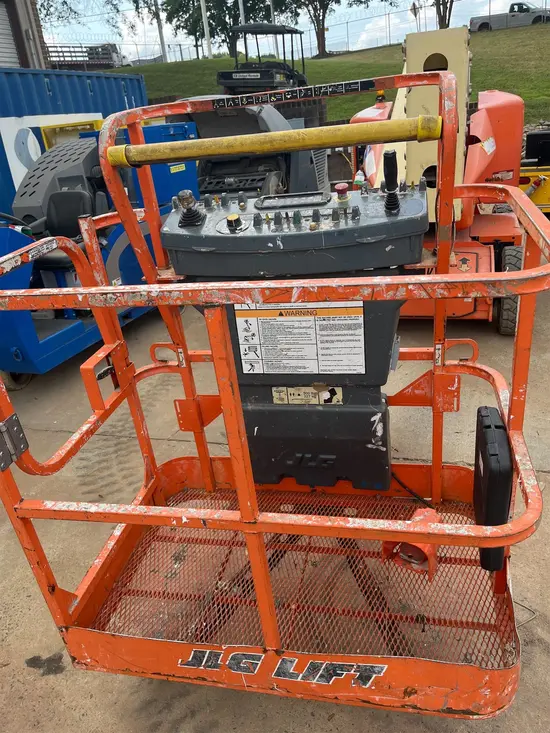 2017 JLG E400AN Articulating Boom Lift