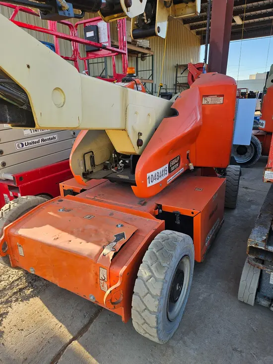 2016 JLG E400AJPN Articulating Boom Lift