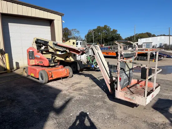 2012 JLG E400AJPN Articulating Boom Lift