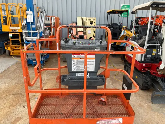 2013 JLG E450AJ Articulating Boom Lift