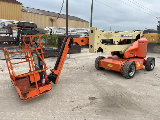 2016 JLG E450AJ Articulating Boom Lift