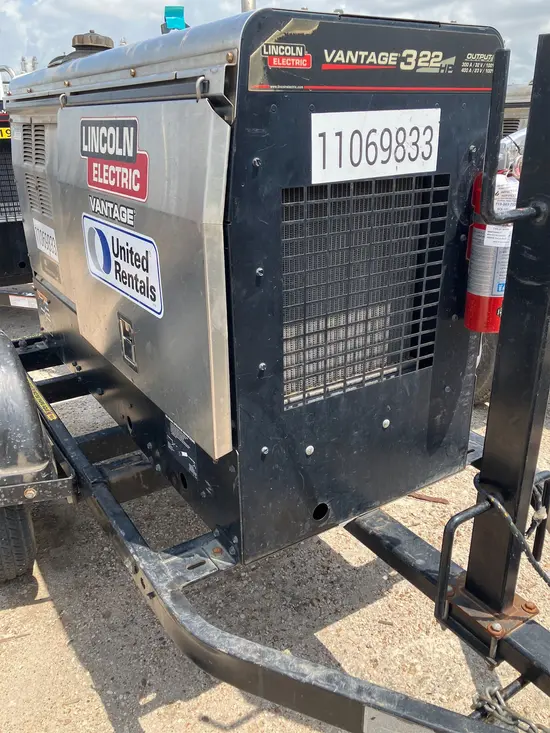 2020 Lincoln Electric VANTAGE 322 Welder