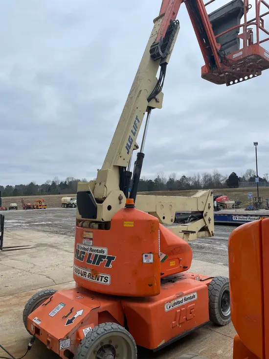 2010 JLG E400AJPN Articulating Boom Lift