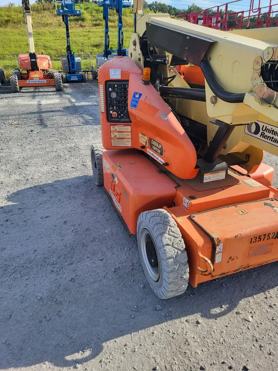 2014 JLG E400AJPN Articulating Boom Lift