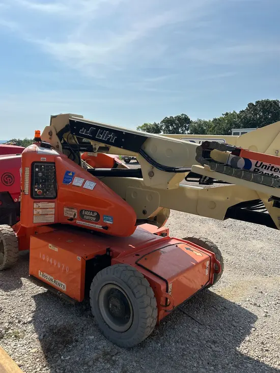 2015 JLG E400AJPN Articulating Boom Lift