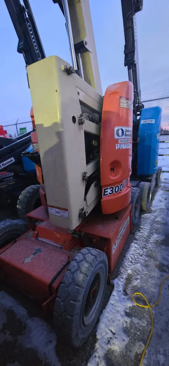 2014 JLG E300AJP Articulating Boom Lift