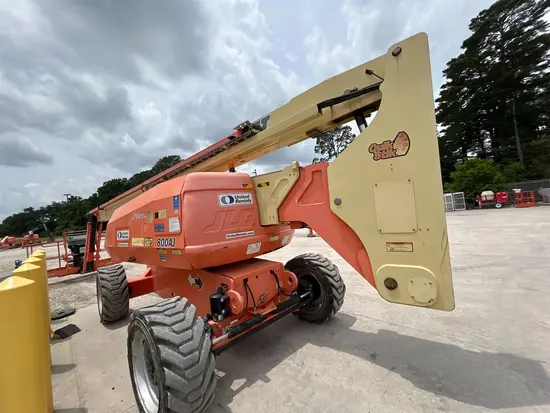 2017 JLG 800AJ Articulating Boom Lift