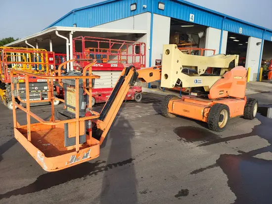 2013 JLG E450AJ Articulating Boom Lift