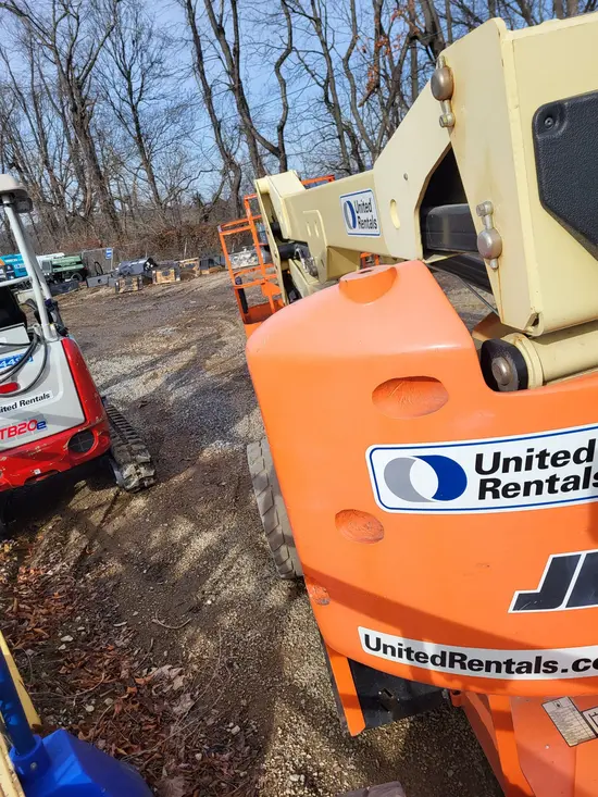 2016 JLG E450AJ Articulating Boom Lift
