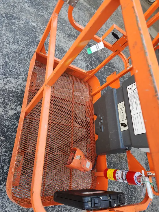 2017 JLG E400AJPN Articulating Boom Lift