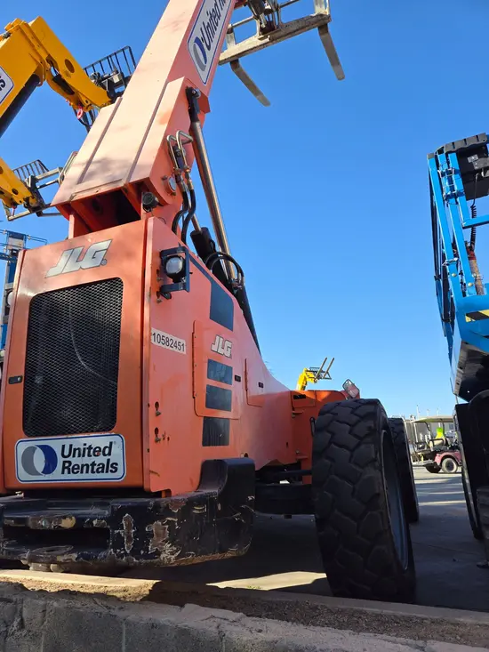 2017 SKYTRAK 8042 Forklift