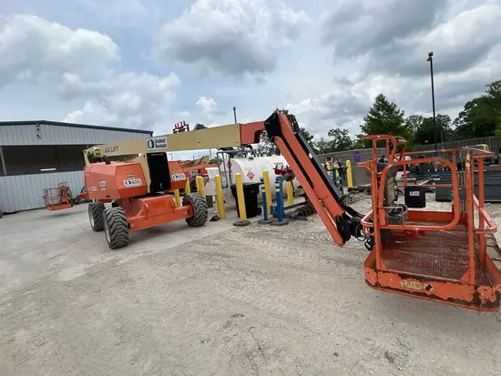 2017 JLG 800AJ Articulating Boom Lift