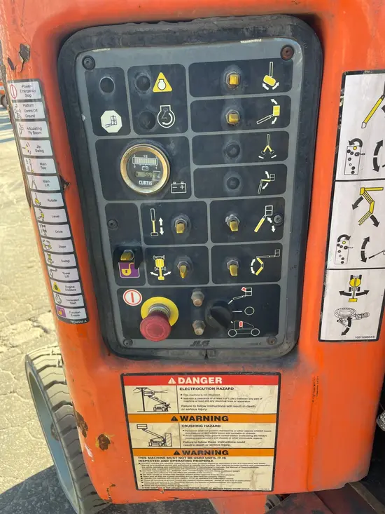 2014 JLG E400AN Articulating Boom Lift