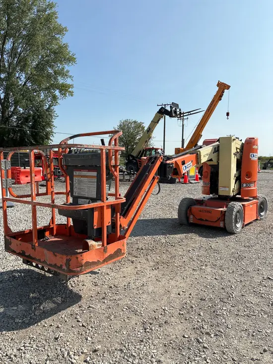 2014 JLG E300AJP Articulating Boom Lift