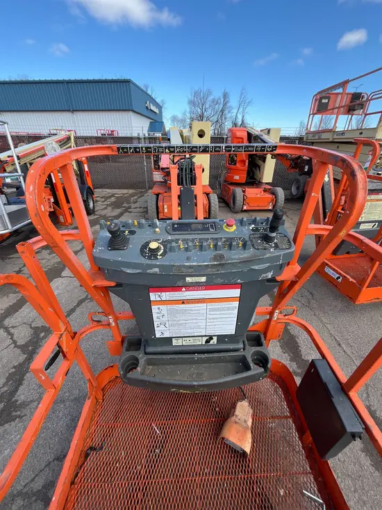 2017 JLG E400AJPN Articulating Boom Lift