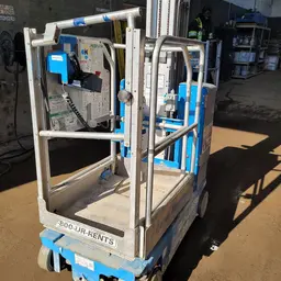 2017 Genie GR-20 Self-Propelled One-Person Lift