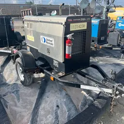 2021 Lincoln Electric VANTAGE 322 Welder