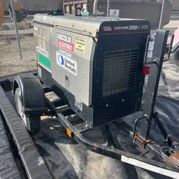 2021 Lincoln Electric VANTAGE 322 Welder