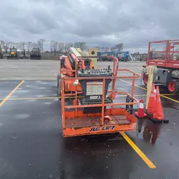 2016 JLG E450AJ Articulating Boom Lift